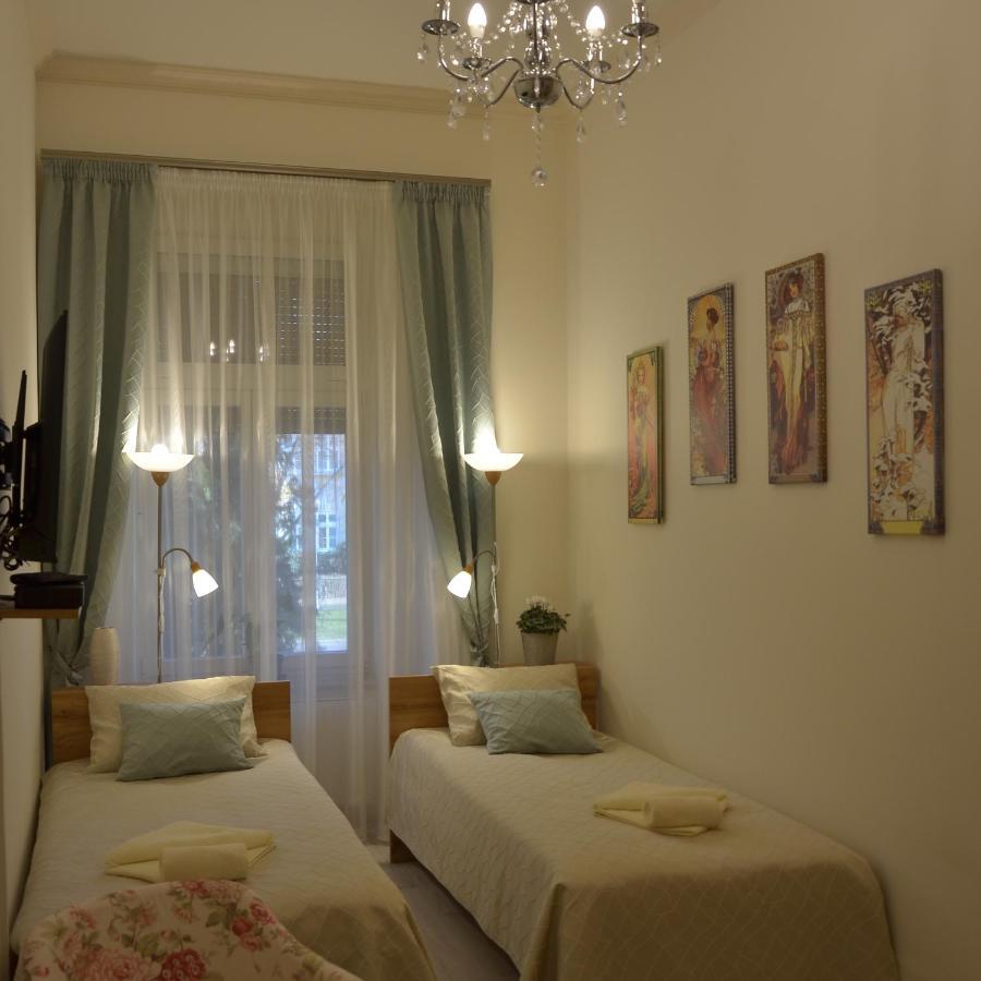 Elegant Apartman Eger Bagian luar foto