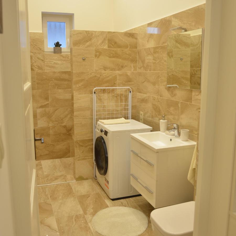 Elegant Apartman Eger Bagian luar foto