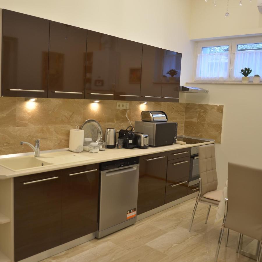 Elegant Apartman Eger Bagian luar foto