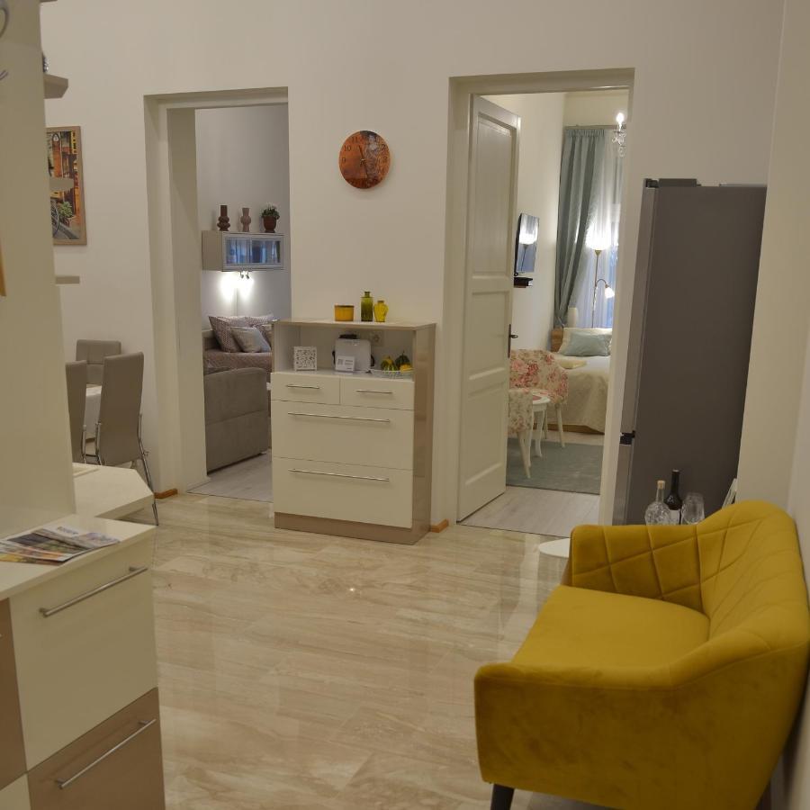 Elegant Apartman Eger Bagian luar foto
